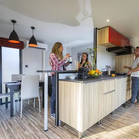 Kamp alanı Domaine Les Oreades - Maeva Selection 5*